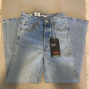 Levi's Ribcage Straight Ankle 24x27 NWT